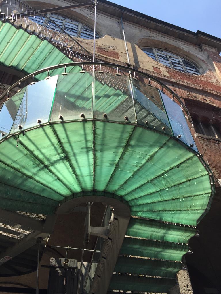 Escalera de vidrio laminar
arquitecturadc.es/?p=12191
Fotografías de Jose Vercher. #Milán (#Italia).
#barandilla, #estructura, #metálica, #peldaños, #vidrio, #escalera, #laminar, #arquitectura, #detalle.