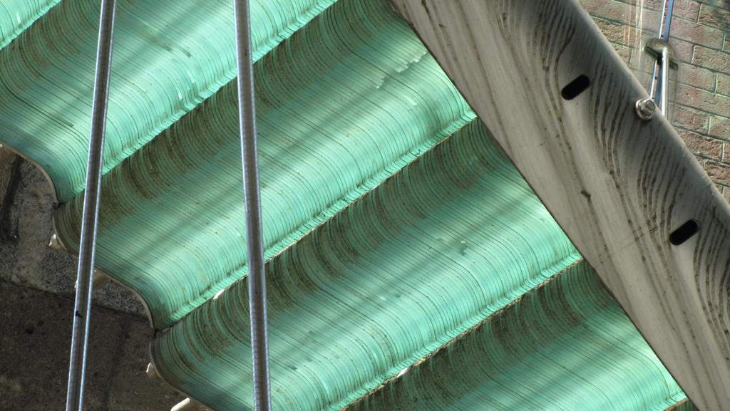 Escalera de vidrio laminar
arquitecturadc.es/?p=12191
Fotografías de Jose Vercher. #Milán (#Italia).
#barandilla, #estructura, #metálica, #peldaños, #vidrio, #escalera, #laminar, #arquitectura, #detalle.