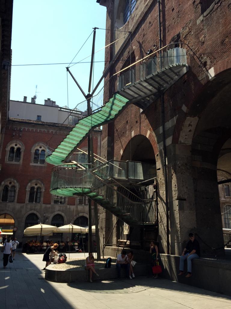 Escalera de vidrio laminar
arquitecturadc.es/?p=12191
Fotografías de Jose Vercher. #Milán (#Italia).
#barandilla, #estructura, #metálica, #peldaños, #vidrio, #escalera, #laminar, #arquitectura, #detalle.