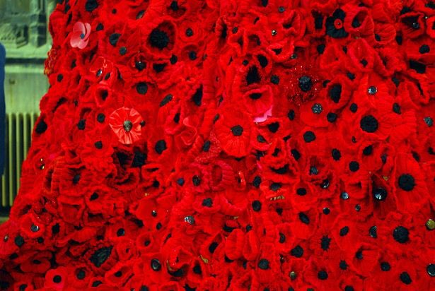 EngageGlosCath's tweet photo. Looking back to 2018 #Poppyfall @GlosCathedral We will remember them @PoppyLegion @GCHQ 🙏(image credits: GCHQ & Gloucester Cathedral) https://t.co/aIqiUGbEwQ