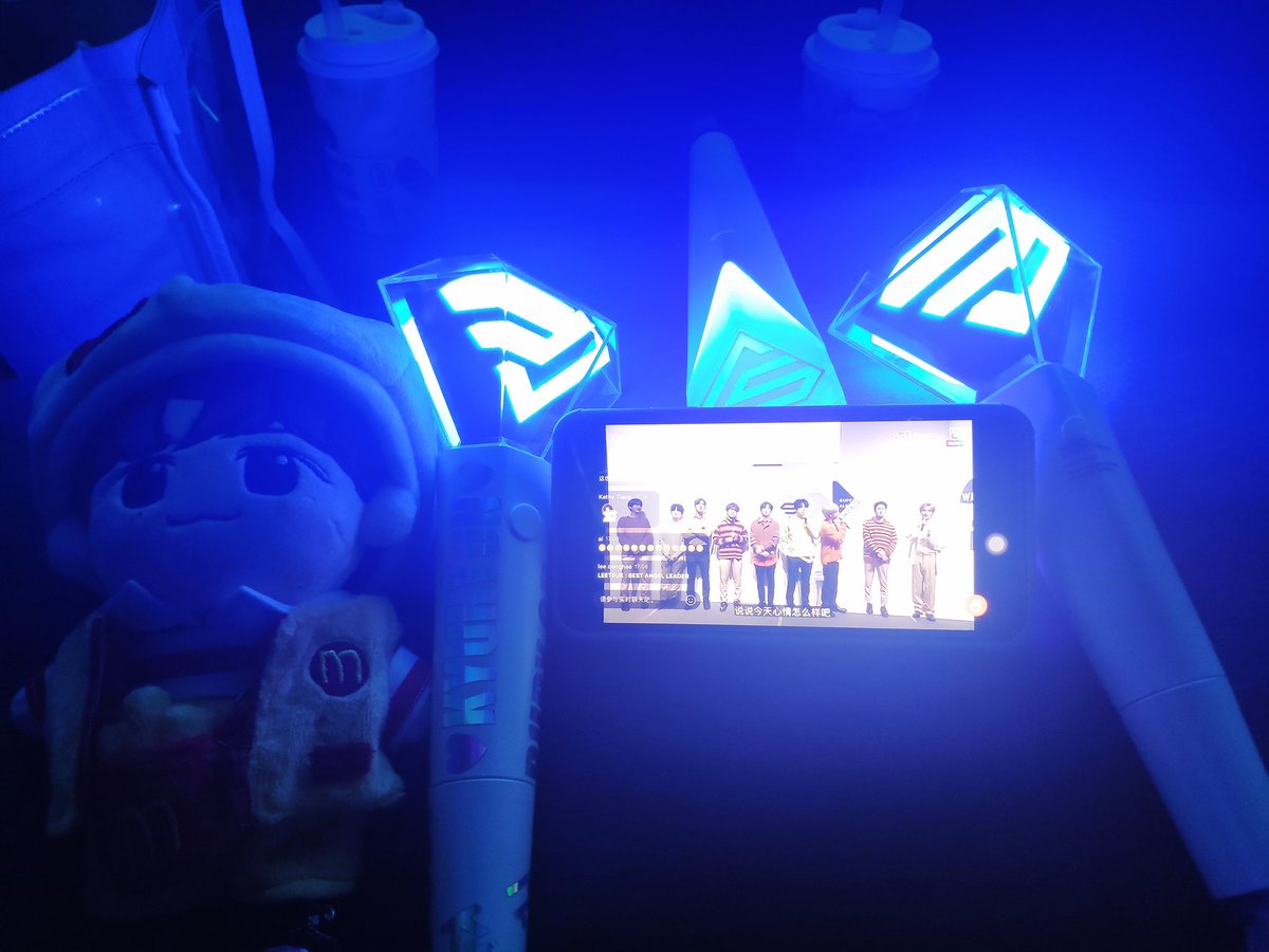 RubyOu3's tweet photo. 이 세상에는 수많은 만남들이 있지만, 나에게 가장 아름다운 것은 바로 나의 가장 아름다운 시간에 당신들을 만난 것입니다💙
영원히 사랑해요~ 오빠도 사랑해요💙
#달려온15주년_왔던길보다_걸어갈길이_훨씬_많잖아
#15thAnniv_More_Days_With_You
#15thAnniv_WalkTogether 
#SUPERJUNIOR #슈퍼주니어 https://t.co/lGfpvMGth3