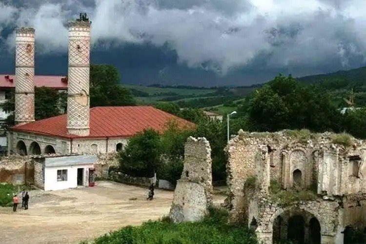 ASBBarcelona's tweet photo. Shusha is a cradle of the culture of #Azerbaijan. It makes this day so unique! After 28 years of the #Armenian barbaric occupation Shusha is safely back home. #Karabakh #KarabakhIsAzerbaijan #StopArmenianOccupation https://t.co/0COilGwXky