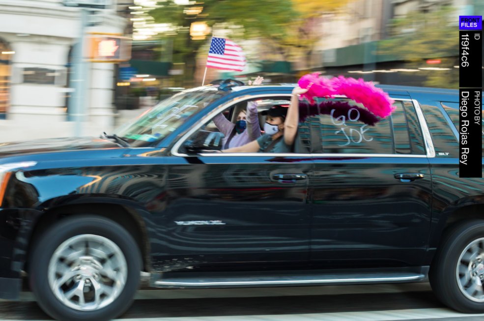 nomedeplume84's tweet photo. New Yorkers celebrate Biden's Victory on the streets.   
@Frontfiles 📸 @eyefortheworld #Elections2020 #JoeBidenKamalaHarris2020 #JoeBiden  
https://t.co/qi38BS1mp3 https://t.co/hX9rsDYzSI