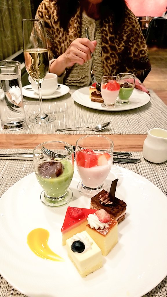 iam029chan's tweet photo. スパークリングワインを呑んでも大丈夫な日☆

#母様の祝杯
#completelycured https://t.co/RobniCwMM1