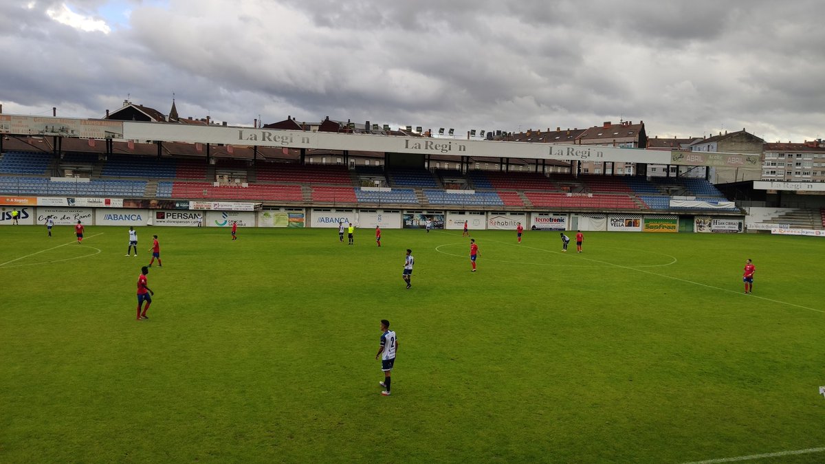 Ourense_CF's tweet photo. ⌚ 15 | una oportunidad clara para cada equipo
⚽️ J4 #Tercera #Galicia
🏟️ O Couto
@Ourense_CF 0-0 @CDChoco
#OurenseChoco
#XuntosMáisFortes 👌⚪⚫🔵
#SentimentoOUCF https://t.co/mz7nzXKMAJ
