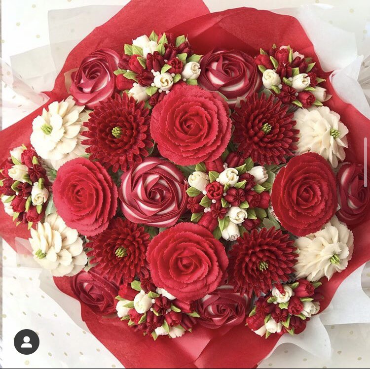hijabihumaira's tweet photo. so I just discovered this baker who makes bouquets but they’re cupcakes and I’m OBSESSED 😍 https://t.co/FGTpNteBqm