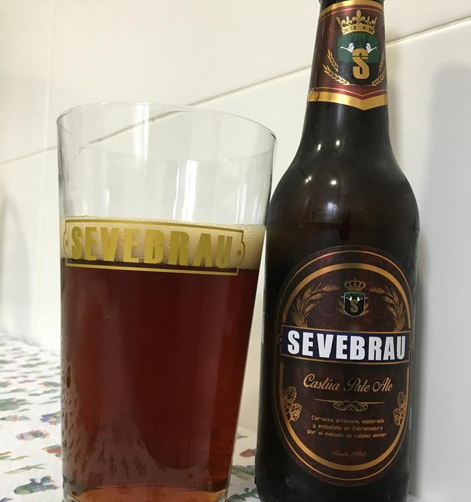 nachsbeer's tweet photo. #castua fue 🥈 en CICA y he vuelvo aprobarla porque junto con su EX1 es la cerveza de @cervezasevebrau que he probado.
Una #PaleAle de color ambar rojizo, espuma densa y duradera. Los aromas a maltas esta presente de inicio a fin, en boca el amargor… https://t.co/cfHPwHq8Uu https://t.co/pAoVagDvJC