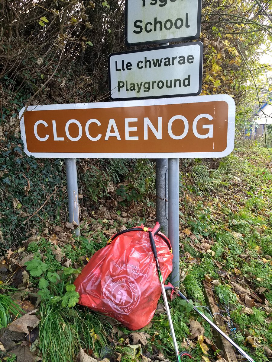 oldrectorycloc's tweet photo. Litter pick on our walk around the lanes @Keep_Wales_Tidy https://t.co/6gDrzrZMvb