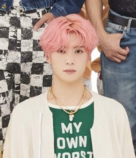Jaehyun still has pink hair for resonance pt.2 🍑. 