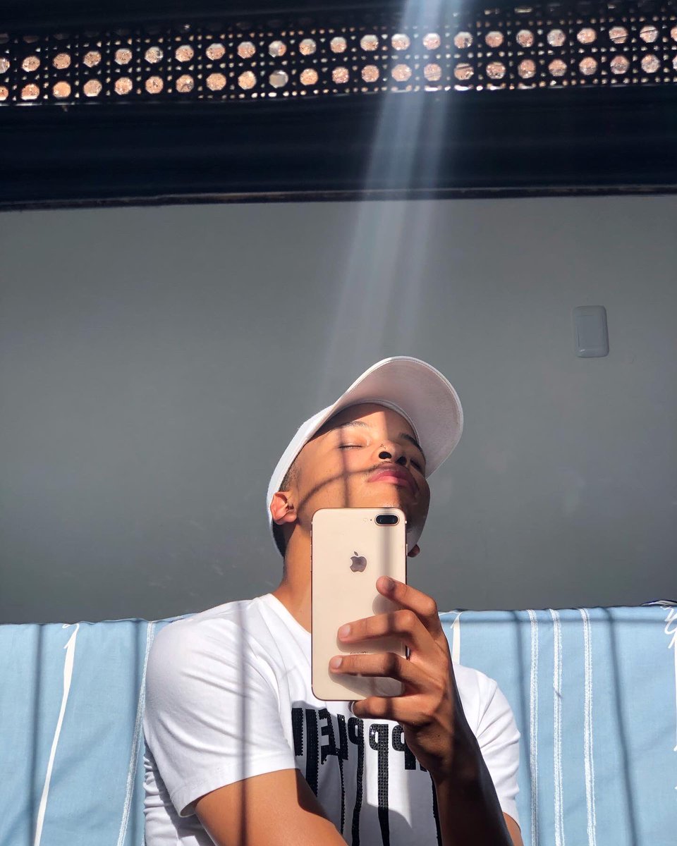 KelvMgij's tweet photo. Siri, play Forgive myself by Sam Smith. https://t.co/yKiketEJmQ