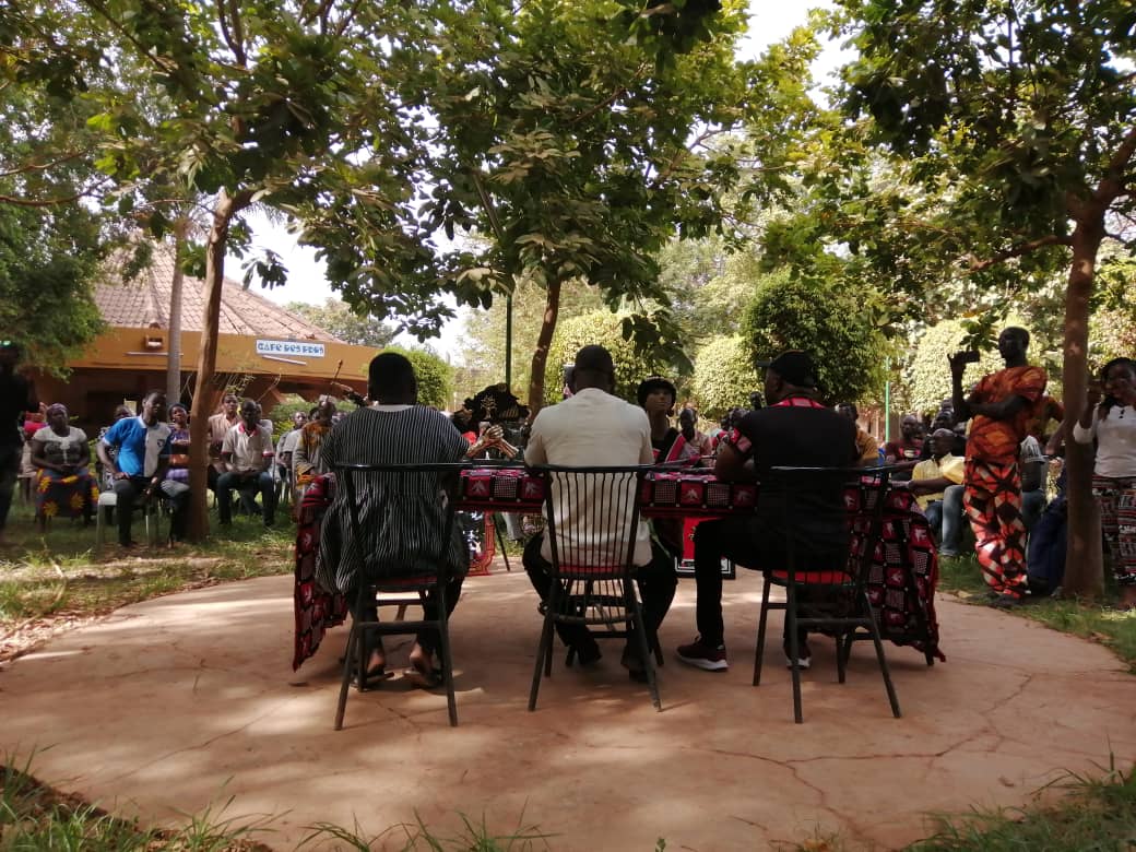 RochLabel's tweet photo. Ambiance au Village Artisanal de Ouagadougou : le Coordonnateur des @RochLabel aux côtés des artisans. 
#The_Roch_Label

@hkab24 @moussaedouard @NinaFatym @KiendrebeogoRo6 @DayambaEden @rochkaborepf https://t.co/PzC2iRcpUg