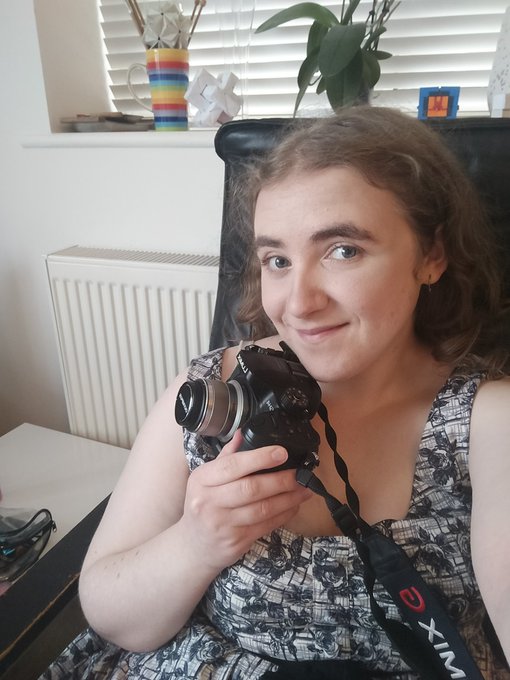 Today I am taking a foot photoset! This is exciting because: - commissions are always exciting - these