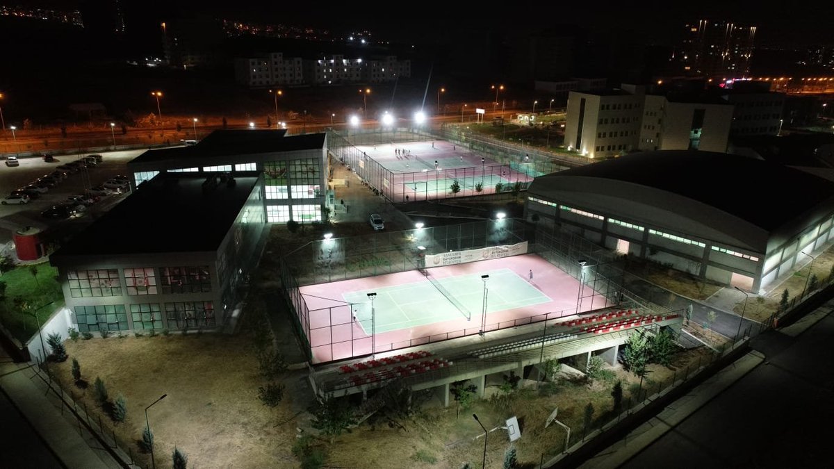 Akşam bir tenis maçına ne dersiniz?

Meraklılarını maça, seyretmek isteyenleri de kafemize bekleriz😉