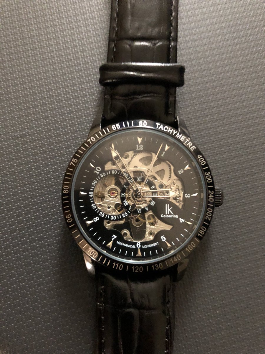 vikkiware026's tweet photo. Treated myself to a new watch 😊✨ haven’t worn one in ages as anything I did wear got wrecked on the bar 😅 #newshinybits #lockdownwatch https://t.co/X0vgjJNmwp