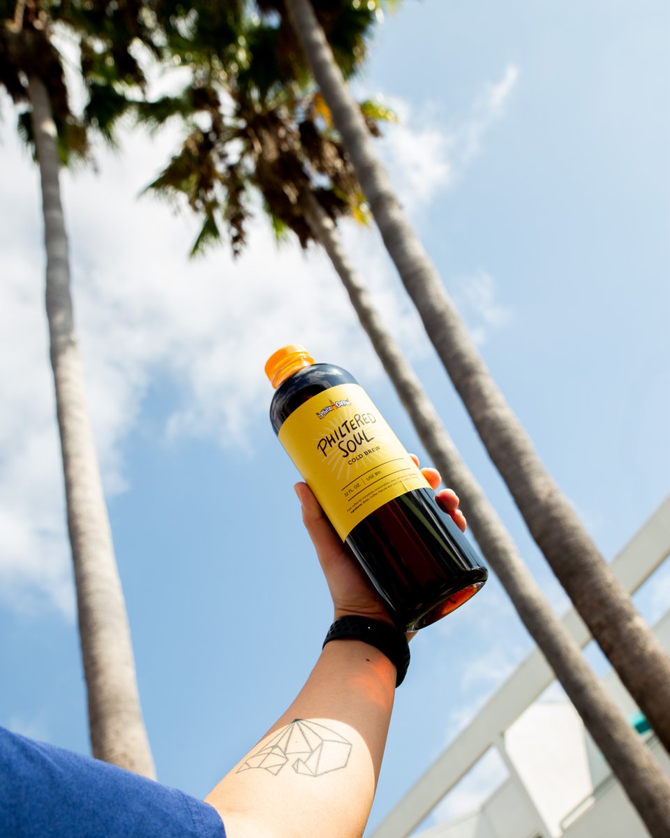 PhilzCoffee's tweet photo. Take a moment today to pause. Look up to the sky. Take a deep breath. Enjoy your cup of Philtered Soul Cold Brew that was made with love & care.
.β£
β£Treat yourself to a 32oz Philtered Soul Cold Brew to enjoy at home!
.
#PhilteredSoulColdBrew #PSCBβ£ #SoulBrew https://t.co/KS3LotmJsk