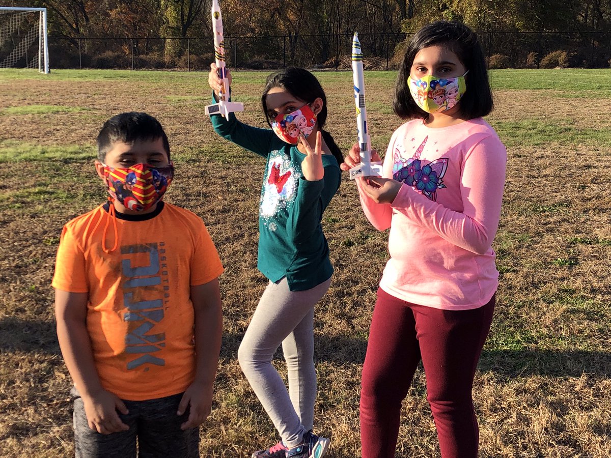 HARocketryGroup's tweet photo. The Harrison Rocketry Team sharing our passion with increasingly more students in our community. @StudentLaunch @g_allon @NASASTEM https://t.co/4usACXn3TF