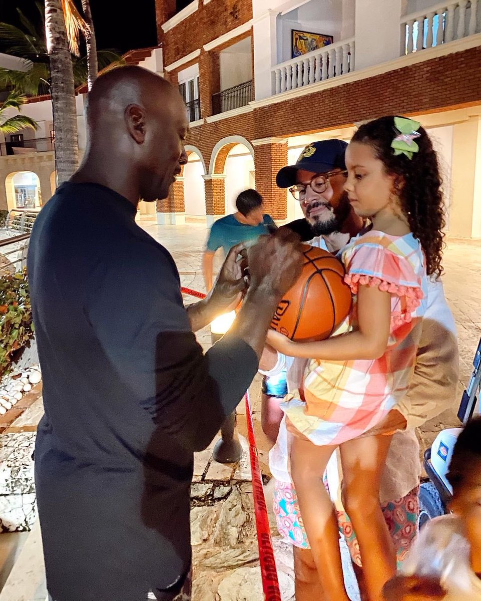 Michael Jordan nos visita! Bienvenido a República Dominicana! 🇩🇴🤗

📷: IG/helenblandino