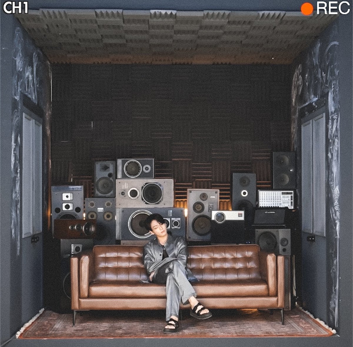 archiveforJK's tweet photo. jungkook in his concept room https://t.co/XaAwAP8Ayb