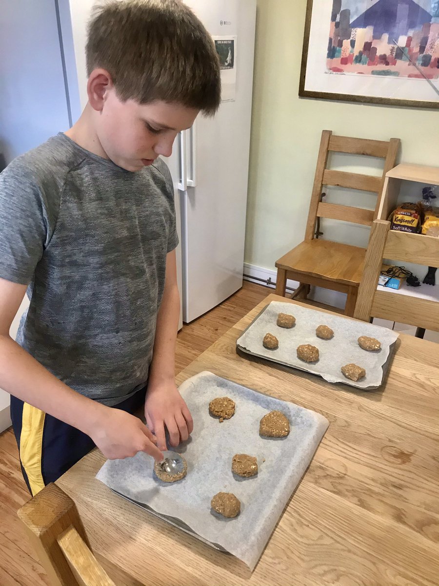 Feeling the lockdown 2.0 baking fever in Field House... even our AHM got into the mood with an appropriately coloured cake for Head of House Harvey’s lockdown 18th, actually tasted ok too! #fieldhouse #baking #bubble #lockdown2 @TeddiesOxford