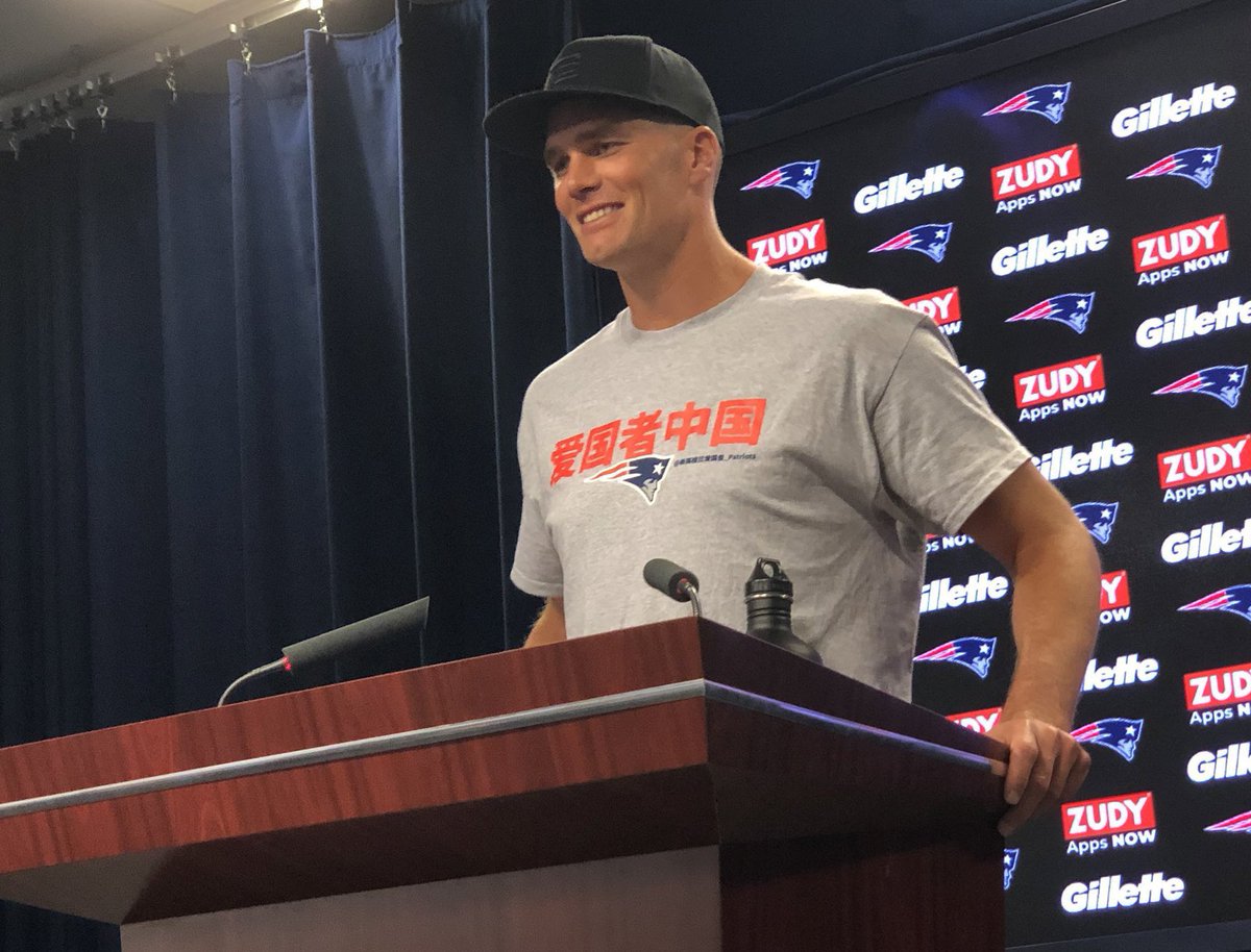LarryChiang's tweet photo. I have a theorem that Tom Brady is Satoshi*

Linear algebra**, merkle Route Trees🌲, Cambridge electives, Michigan education degree, thermodynamics, water and fluid dynamics. 

Cuts his kids and wife’s*** hair
**logo of a diffy shirt
***#cs183PQRST 
*Or it’s @peterktodd https://t.co/bQlsRbhhTv