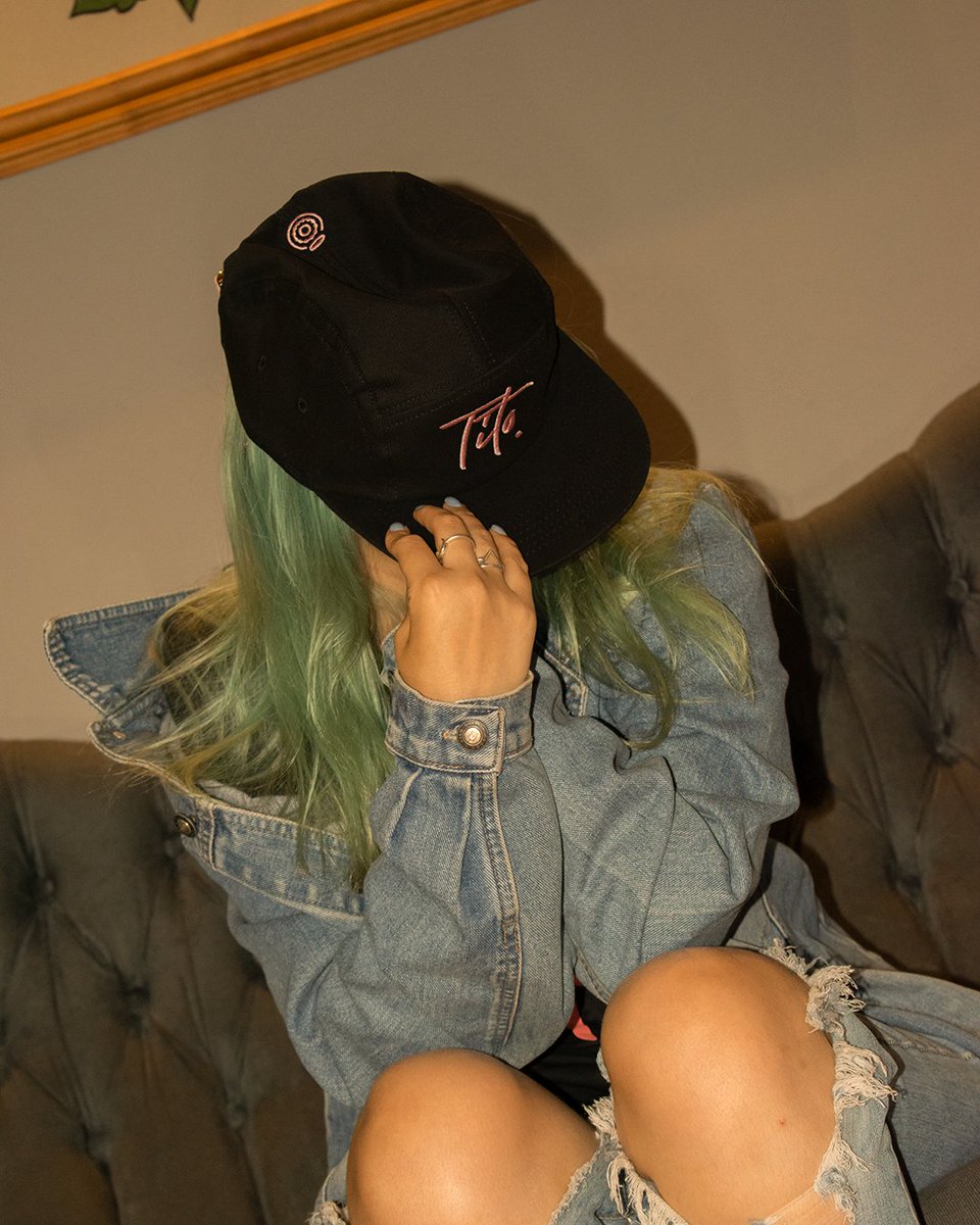 titocompany's tweet photo. DON'T BE SHY,

Modelo: @hannya_rabello 
Foto: @heytitao 

BE ON FLEEK. https://t.co/dp9xMPlO5N