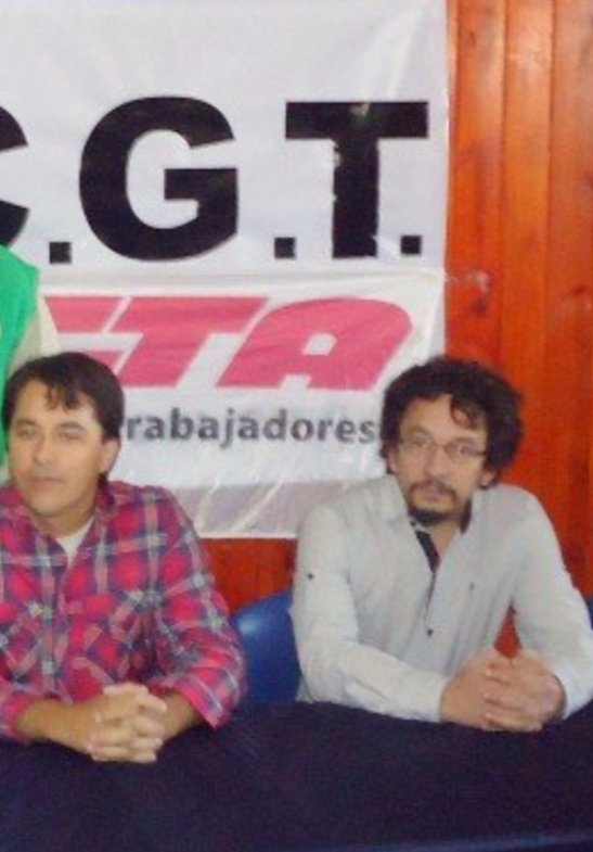 montenegro_tom's tweet photo. En el #diadelempleadomunicipal un saludo a lxs compañerxs Trabajadorxs, con quienes hemos marchado juntos y compartimos la defensa d lxs derechos del pueblo, en #Esquel y otras ciudades d #Chubut como también en Marchas Federales @ttonny10 @EsquelSoeme @SOEMEyZO Un fuerte abrazo! https://t.co/L6CDO2cyDY