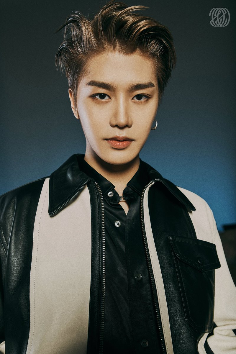 taeilmaxswag's tweet photo. 2020 gave us this moon taeil https://t.co/v1MADDjNIG