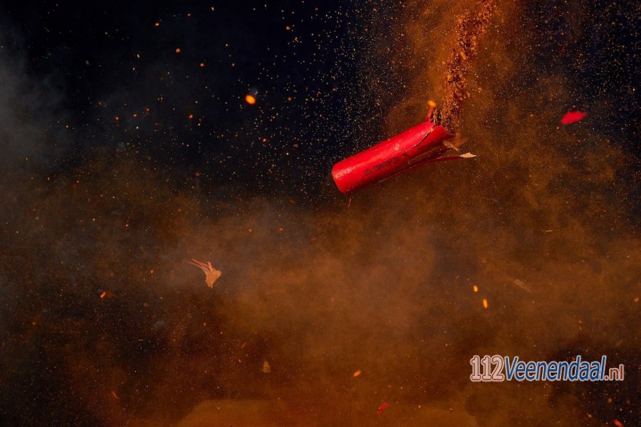 Zwaar vuurwerk door brievenbus; ravage na vuurwerkexplosie in woning #Achterberg. 112Veenendaal.