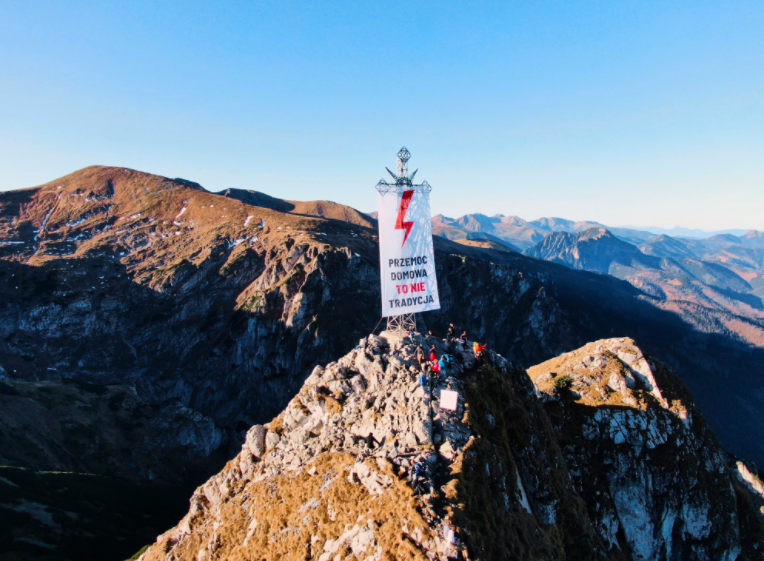 GORSKI_SWIAT's tweet photo. #PL #góry #tatry #GIEWONT i #chamstwo 
resztę zostawiam dla WAS...

fot. Grzegorz Kokoszka https://t.co/SE6QJrI46L