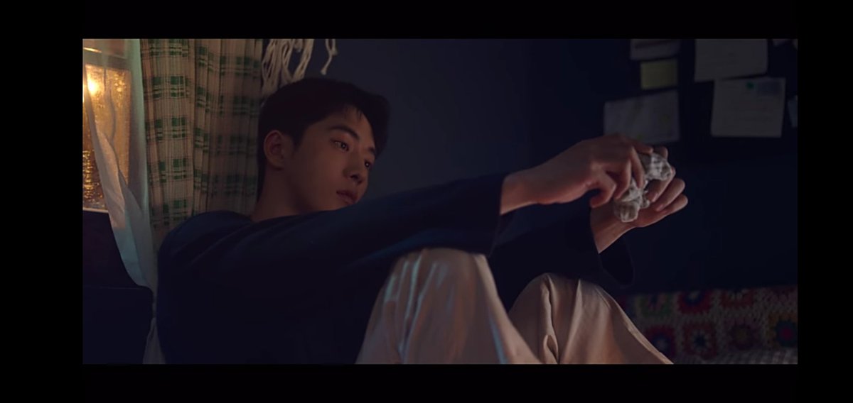 Do-San itu penggambaran nyata anak muda yg lagi struggle untuk hidupnya. Anak muda pinter kesayangan orang tua, yg dari kecil udh d anggap jenius, tp sampe skrg masih blm bisa mencapai dititik yg di inginkan. Anak muda yg gak pernah jatuh cinta.

#StartUpEp8