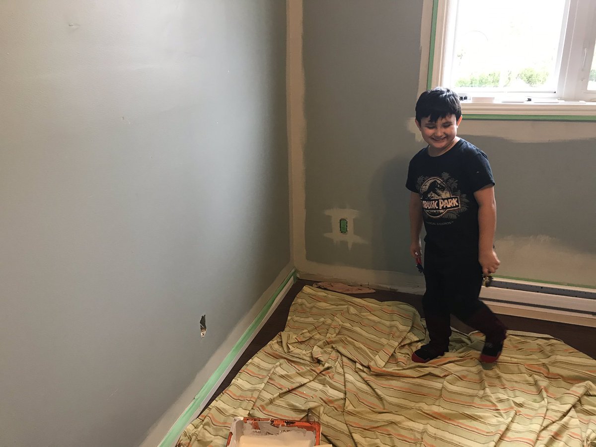 Candice_udle's tweet image. Big day ! Time to start painting ❤️💙 #nursery @paintshopcanada @BenjaminMooreCA