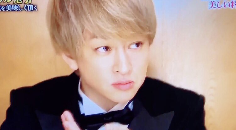 ささみ 金髪 タキシードの横山裕さん 39 美しすぎる さっきまでスズメバチにチラ付けたり木登りして蜂の巣落としてたのに 鉄腕dash