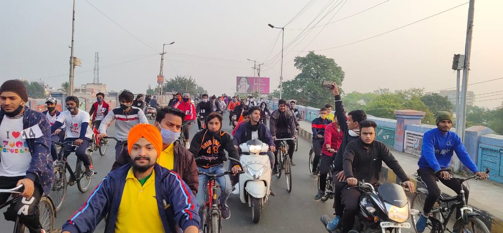 ABVPVoice's tweet photo. अखिल भारतीय विद्यार्थी परिषद जबलपुर स्पोर्ट्स आयाम द्वारा सायक्लॉथॉन का आयोजन किया गया जिसमें बड़ी संख्या में प्रतिभागियों ने हिस्सा लिया एवं ‘फ़िट इंडिया मूवमेंट’ को समाज तक पहुंचाने का कार्य किया। https://t.co/m3emAEUopf