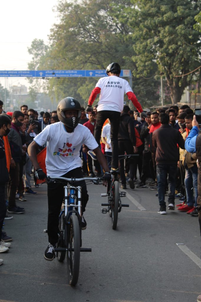ABVPVoice's tweet photo. अखिल भारतीय विद्यार्थी परिषद जबलपुर स्पोर्ट्स आयाम द्वारा सायक्लॉथॉन का आयोजन किया गया जिसमें बड़ी संख्या में प्रतिभागियों ने हिस्सा लिया एवं ‘फ़िट इंडिया मूवमेंट’ को समाज तक पहुंचाने का कार्य किया। https://t.co/m3emAEUopf