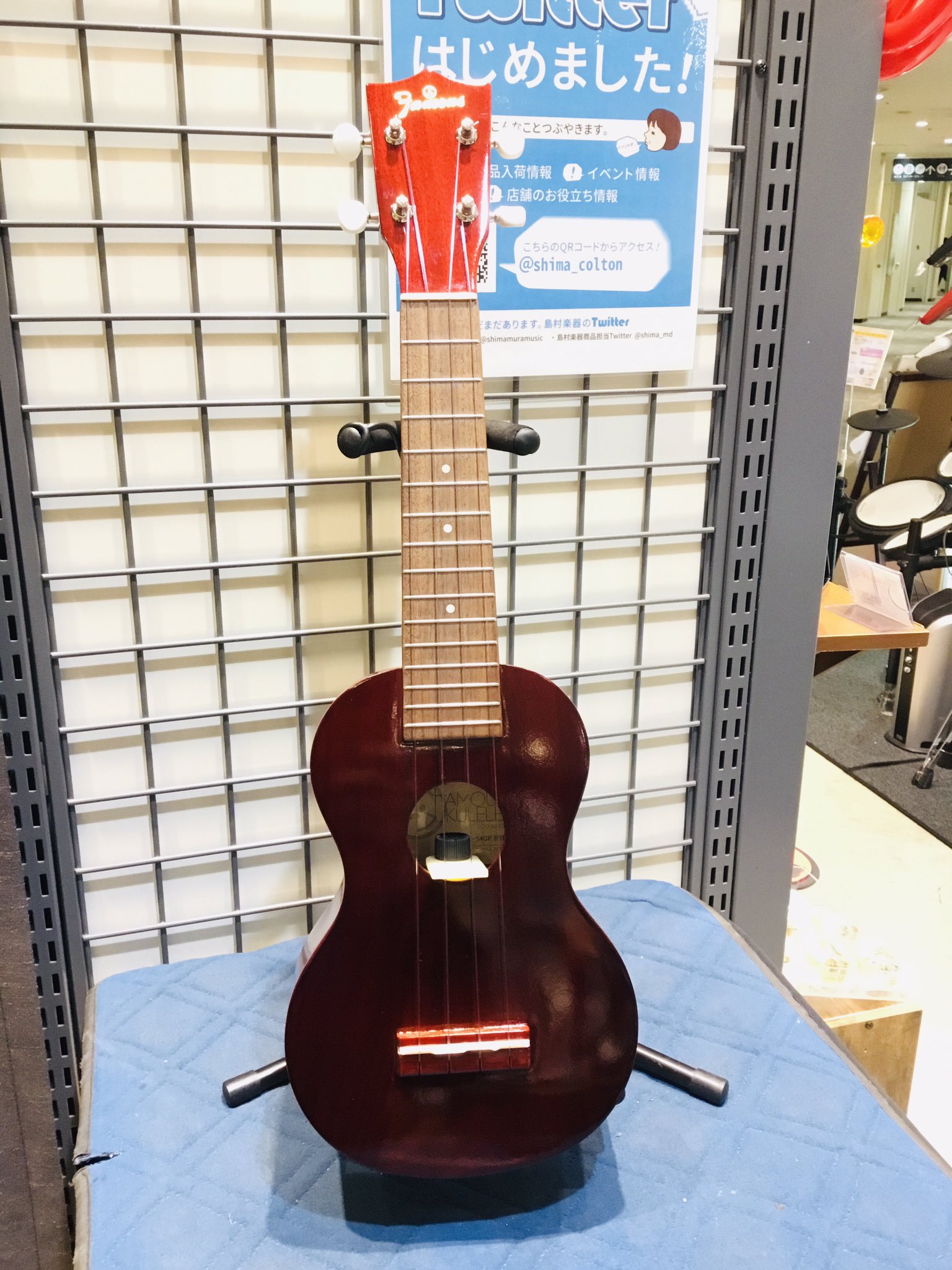 島村楽器 市川コルトンプラザ店 再入荷其の二 フェイマス 島村楽器コラボウクレレ Fs S4gfのレッドカラーを再入荷しました 真紅の艶やかさが際立つ上品な見た目のウクレレです 音の鳴りはカラッと元気な一本です ご試奏もお気軽にどうぞ