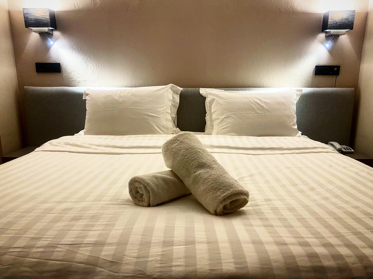 aktihotel's tweet photo. โIn a small space, you want to keep the bedding as simple as possible so it looks clean, calm and collected.โ
-
#Aktihotelioannina #Aktihotel #Ioannina #newbedding #newbeddingset #hotelbedding #hotelbedroom #wearestillopen https://t.co/VtDpc8ZnfD