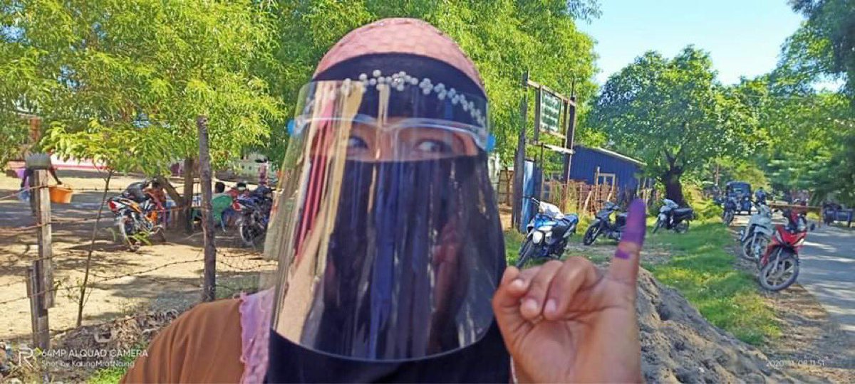 lwin051965's tweet photo. Out of 130,000 Rohingya and Khaman Muslim in Sittway, about 1,500 residents are allowed to vote. Out of 160,000 Rakhjne residents in Sittway, only 15,000 people are allowed to vote on Nov.8. Very much disinfranchised in electoral democrat system in Myanmar and marginalized. https://t.co/0BFNKLJf52