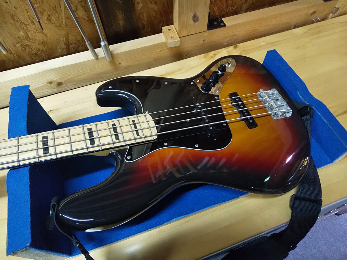 Guitar_Shop_BYG's tweet photo. #本日のギター修理

#Fender JazzBass

寒くなってきたので定期メンテナンスが増えてきています。
改造の相談もお気軽にご相談ください。 https://t.co/2k7PqyHfyj
