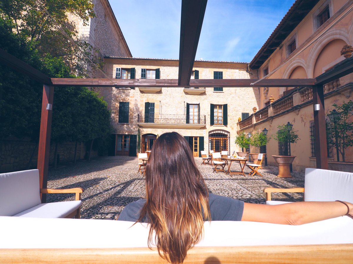justwotravel's tweet image. Bon dia #lloseta 🌞 ¡En este petit hotel de interior hemos dormido! ¿Puede tener más encanto? ✨

📍Cas Comte Petit Hotel &amp;amp; Spa

#somdemallorca #mallorcainspires #balearestb
