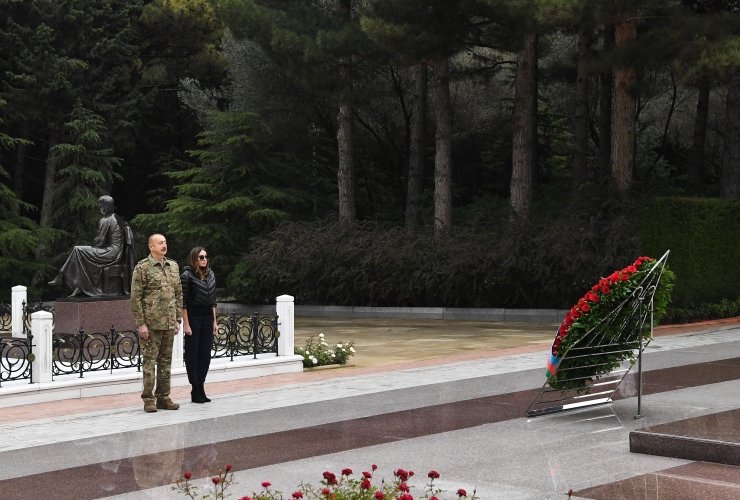 1VicePresident's tweet photo. President Ilham Aliyev and First Lady Mehriban Aliyeva visited Alley of Honors and Alley of Martyrs 

#QarabağAzərbaycandır
#КарабахЭтоАзербайджан
#KarabakhisAzerbaijan https://t.co/qyvfpT7VIf