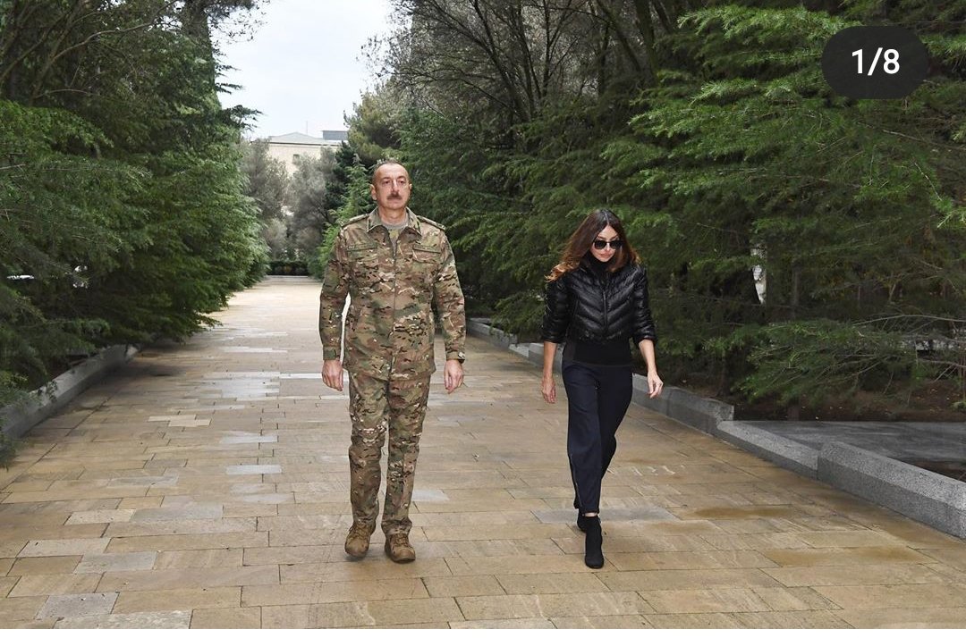 shellmika_'s tweet photo. Geldik Şuşa geldik çatdıq 😭Övladların şanlı bayrağını asdı boynuna #Şuşa #Azerbaycan #KarabakhisAzerbaijan https://t.co/znSzU0kwDC