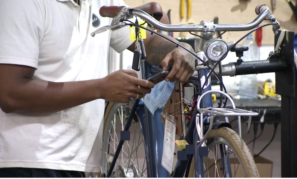 Empresa lança bicicleta elétrica inteligente com funções controladas pelo celular >> glo.bo/38mwKON