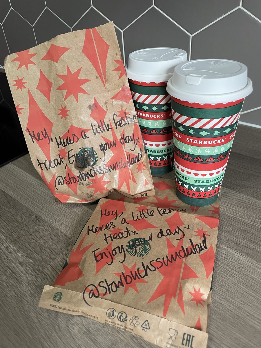 PaulSimpson56's tweet photo. Can’t get there in person, but still managed to get our first #RedCups from @StarbucksUK - with an unexpected festive treat from the team at @StarbucksSLAND - thanks guys!! https://t.co/SJC5Umor2T