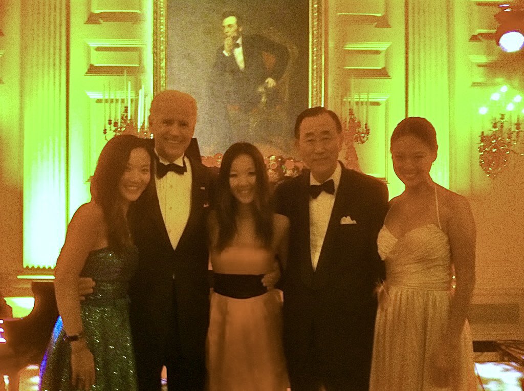 AhnTrio's tweet photo. 💙photo blurry but happiness not #ahntrio #photoarchive Last time When Ahn Trio performed for two presidents Biden and Obama 🎶💙 #DecencyWon https://t.co/mlBTPbvrHx