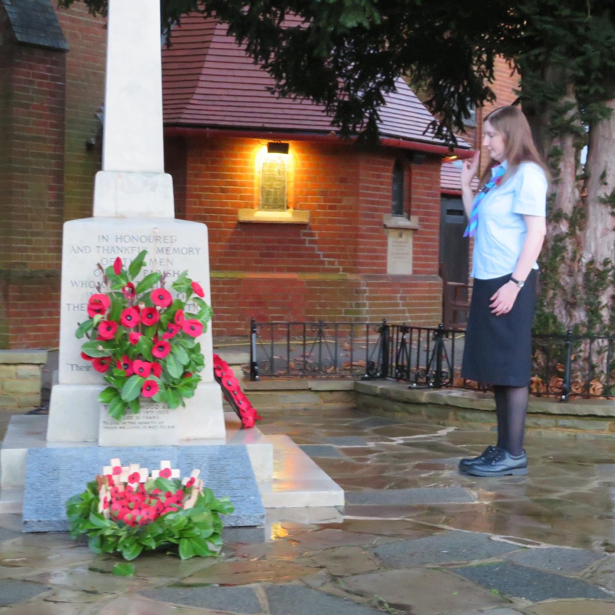 AshteadGirlg's tweet photo. #RemembranceDay @AshteadGirlg @GGSurreyEast @Guiding_LaSER https://t.co/SXxEZbu4KE