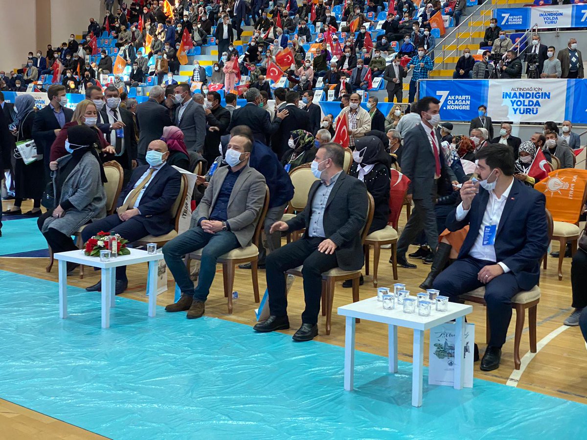 turgutaltinok06's tweet photo. Altındağ 7. Olağan İlçe Kongremize katılım sağladık. Görevi üstlenen İlçe Başkanımız Sn. @FatihBildik2 ve tüm teşkilâtımızı tebrik ediyor, muvaffakiyetler diliyorum.

#İnandığınYoldaYürü
@Akparti @akaltindag https://t.co/yOe6WS5Pnh