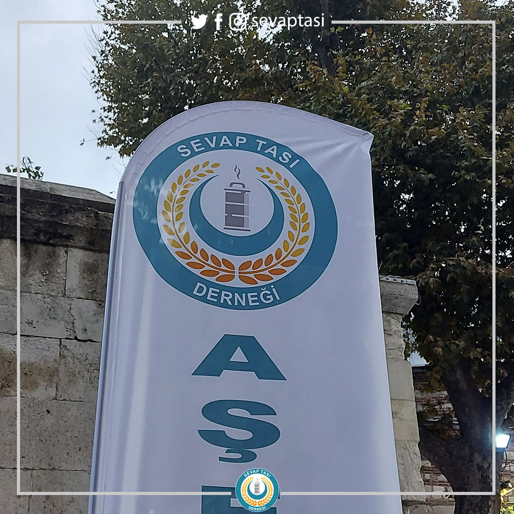 sevaptasi's tweet photo. Artık kurumsal logomuz ve flamamız aş dağıtım mevkimizde yerini aldı.

#sevaptası #sokaktayemek https://t.co/z6a0b7RQRW