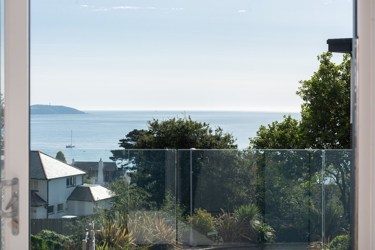 AcornPG's tweet photo. Brimming with character &amp; overlooking the sea, our homes at The Courtyard really are a coastal haven. Available with our #AssistedMoveScheme, we can help you find a buyer for your existing property, so you can reserve your dream home in Duporth, Cornwall. https://t.co/FjCLviTk9B https://t.co/l6HZjkPmLZ