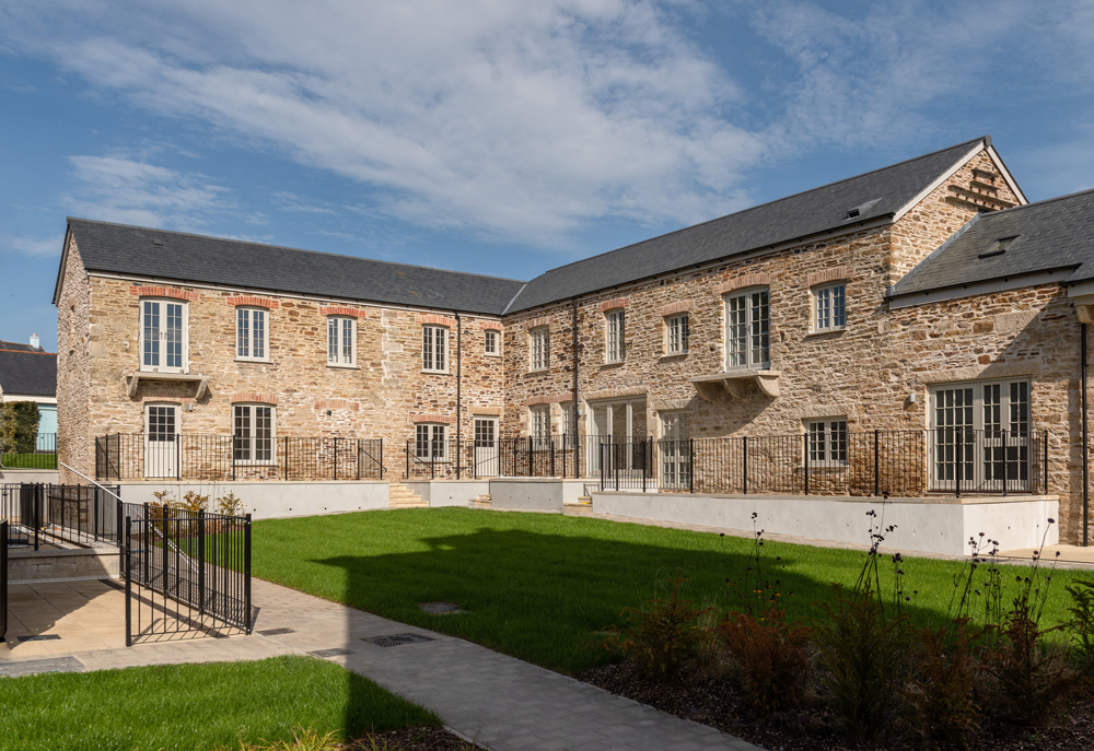 AcornPG's tweet photo. Brimming with character &amp; overlooking the sea, our homes at The Courtyard really are a coastal haven. Available with our #AssistedMoveScheme, we can help you find a buyer for your existing property, so you can reserve your dream home in Duporth, Cornwall. https://t.co/FjCLviTk9B https://t.co/l6HZjkPmLZ
