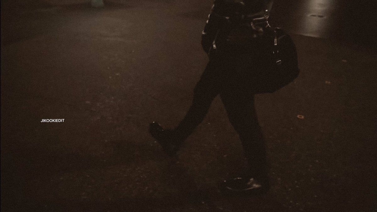 jikookiedit's tweet photo. “I'm running, running just to keep my hands on you,
Running, running just to keep my hands on you,
Running, running just to keep my hands on you,”

#3yearswithGCFinTOKYO ♥ https://t.co/VFGey7OYZJ